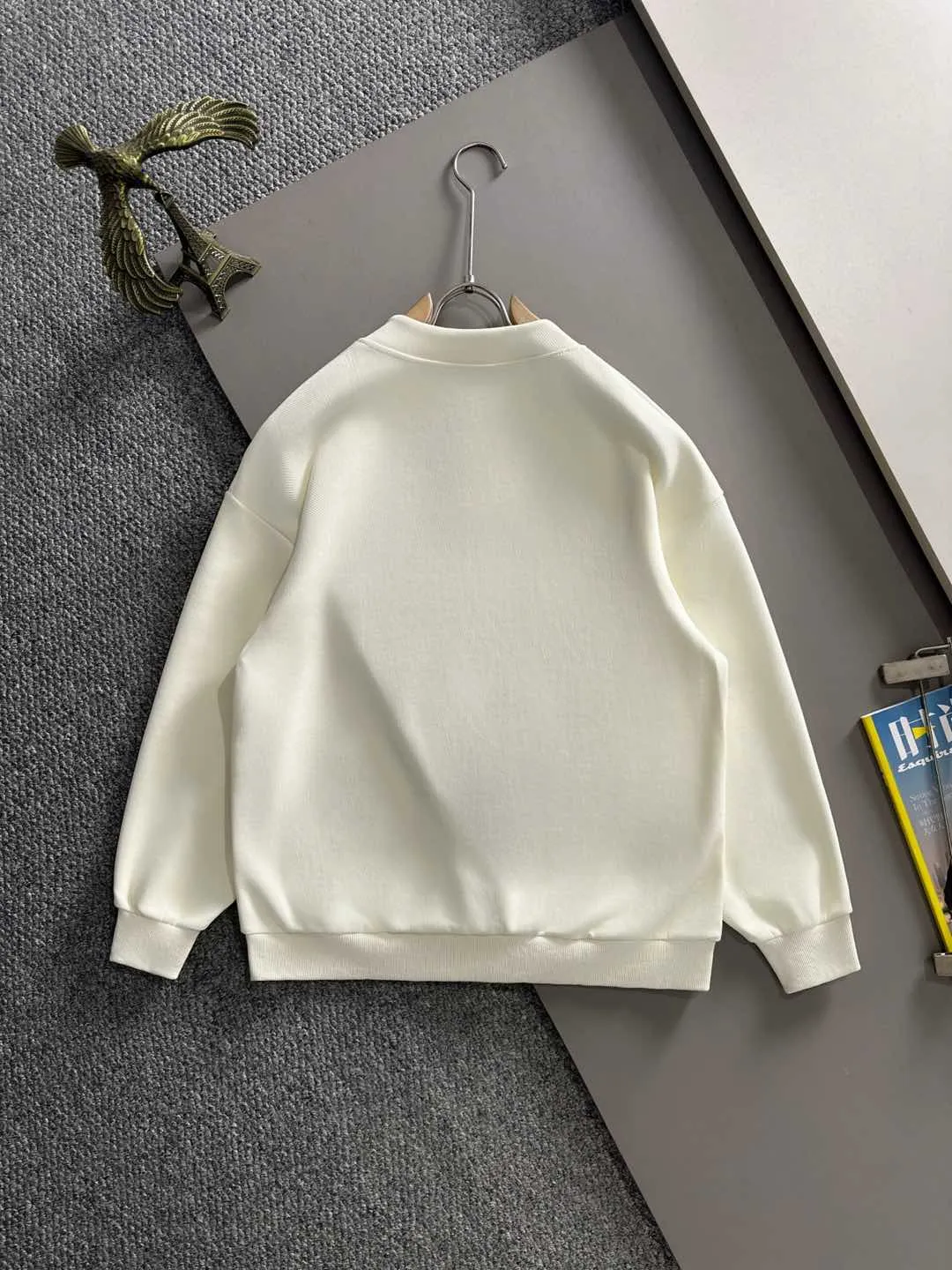 P360 Big Goose 2025 long-sleeved round neck sweatshirt for men and women, same style for many celebrities, top original version, feel free to compare 🆚The fabric is custom-dyed and lightly sprayed and distressed, the fabric, material, and details are consistent with the original, using special cotton and linen fabrics. The cost of the fabric is extremely expensive. It is twice as expensive as pure cotton material, no expense is spared just to do better. Three standards are complete. The comparison between non-market products and my fabrics is very different, only the top version! Size: M-5XL